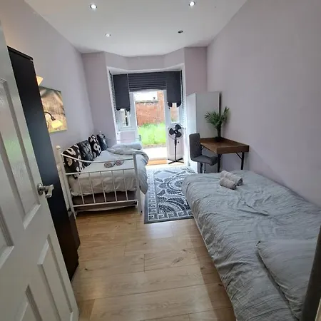 Comfy Fenia Stay London Exterior foto