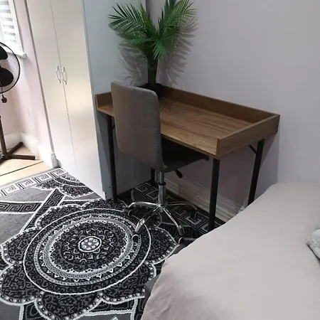 Comfy Fenia Stay London Exterior foto