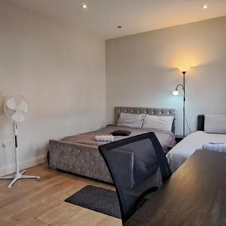 Comfy Fenia Stay London Exterior foto
