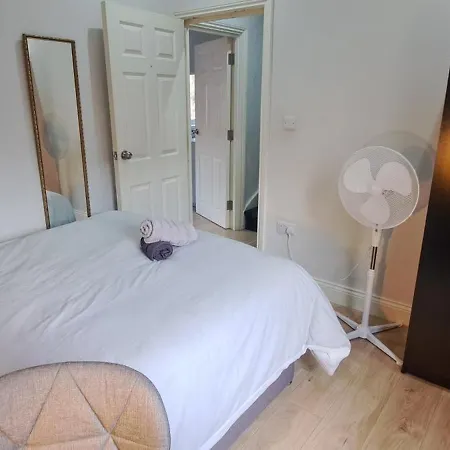 Comfy Fenia Stay London Exterior foto
