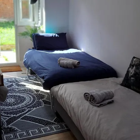 Comfy Fenia Stay London Exterior foto